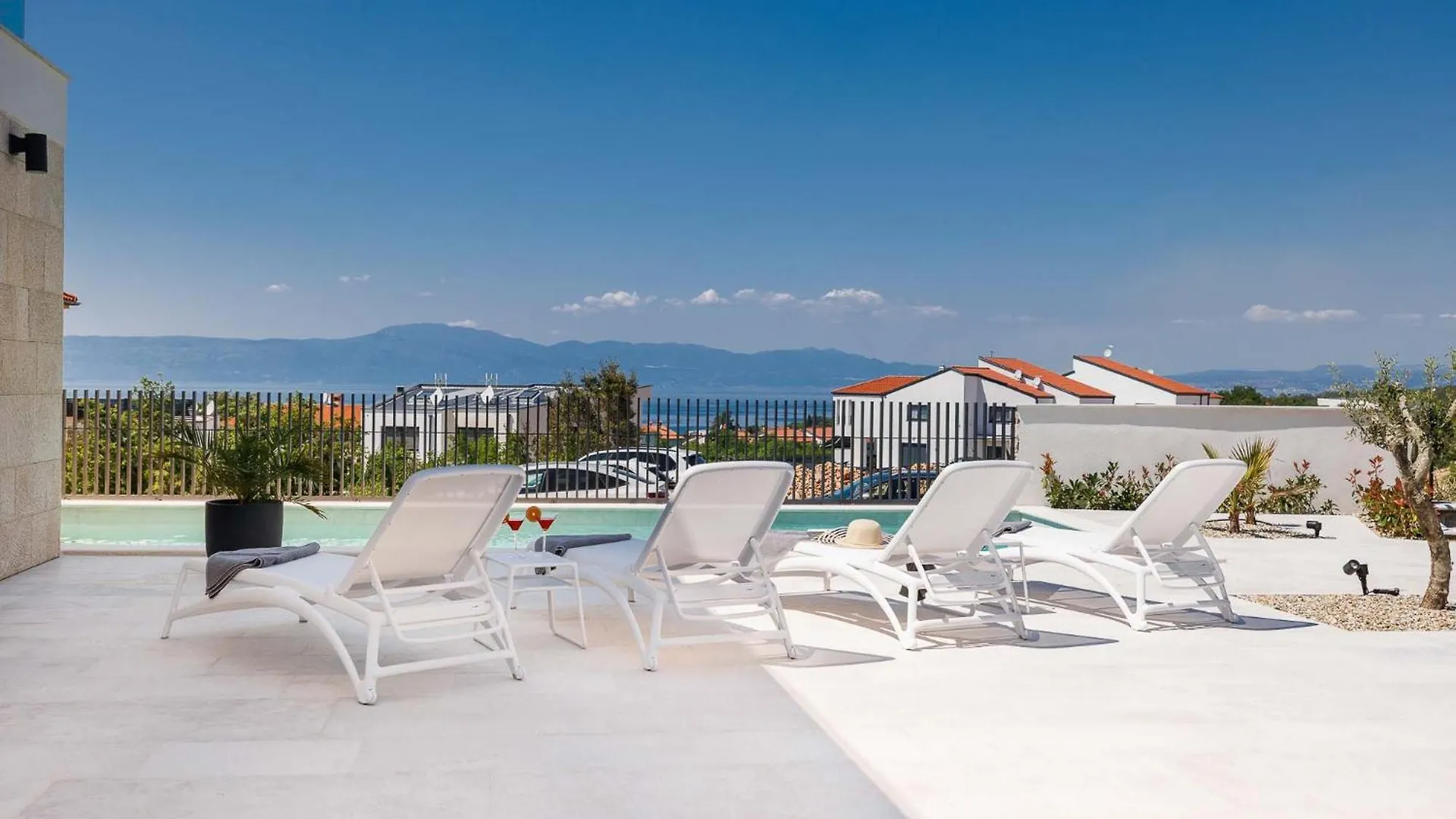 Villa Amaris With Private Heated Pool Malinska