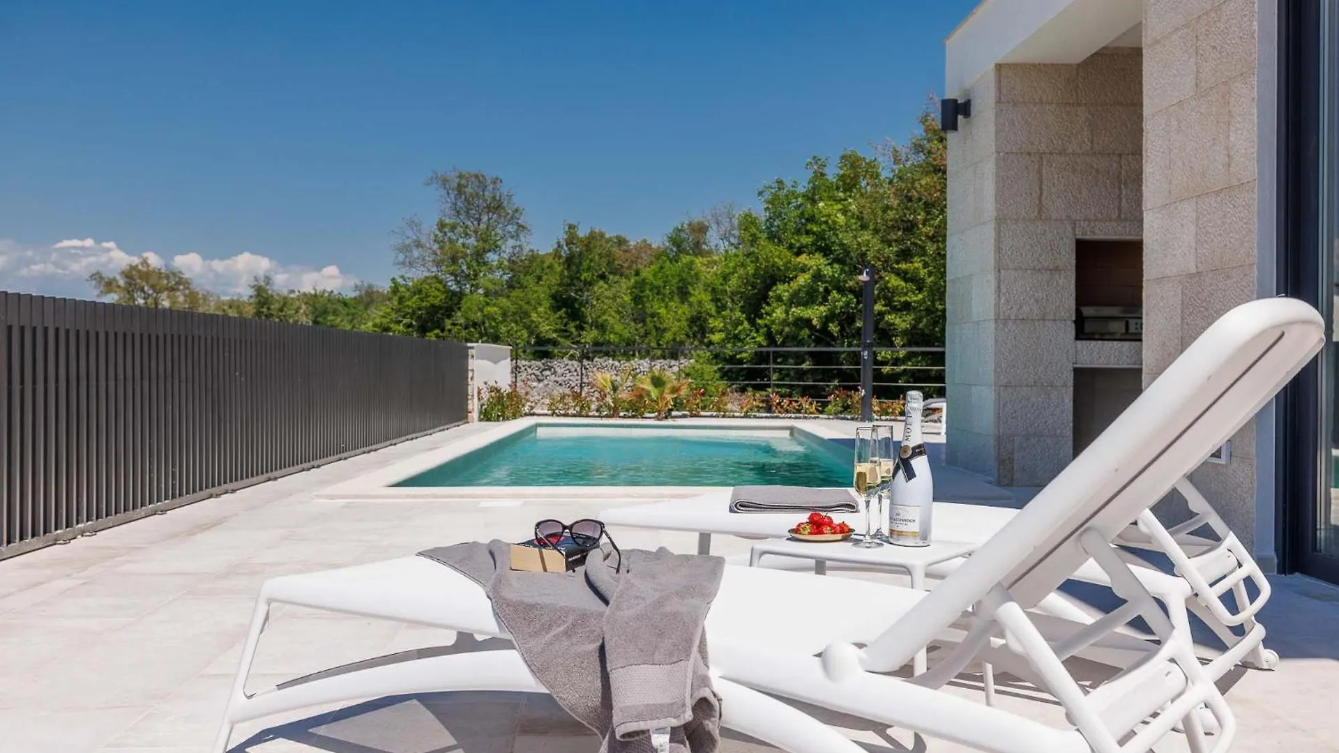 Villa Amaris With Private Heated Pool Malinska 0*,